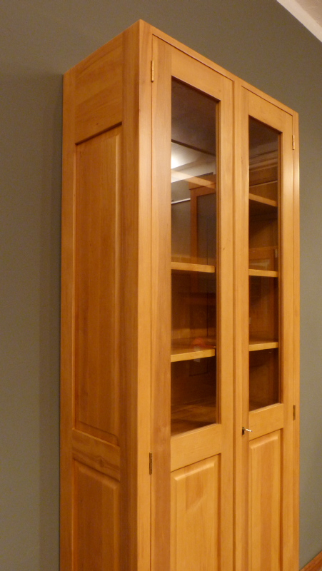 Massivholz Bücherschrank mit sieben verstellbaren Einlegeböden Massivholz Bücherschrank mit sieben verstellbaren Einlegeböden