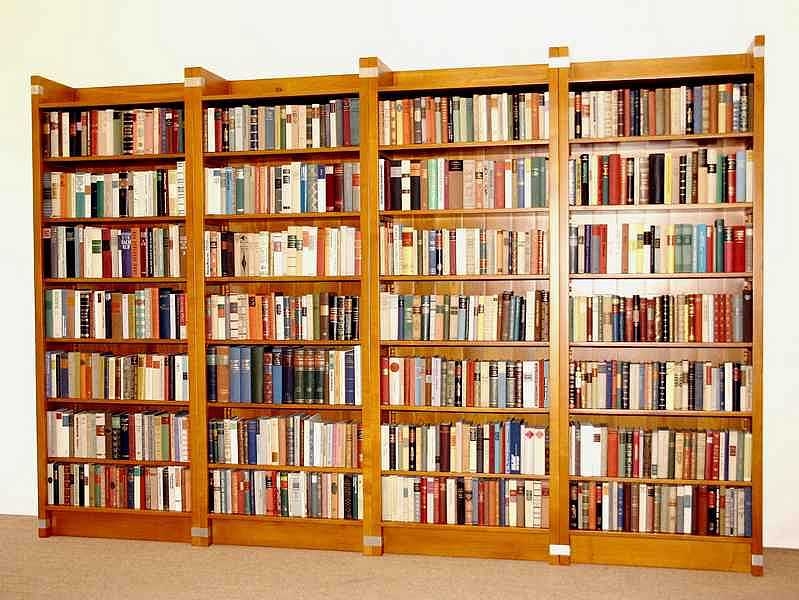 Eine eingeräumte Regalwand - 4 Regale Einsplus Kirsche Eine eingeräumte Regalwand - 4 Regale Einsplus Kirsche