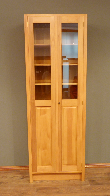 Massivholz Bücherschrank mit sieben verstellbaren Einlegeböden