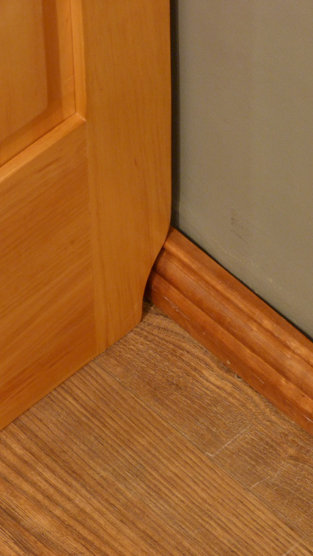 Massivholz Bücherschrank mit sieben verstellbaren Einlegeböden