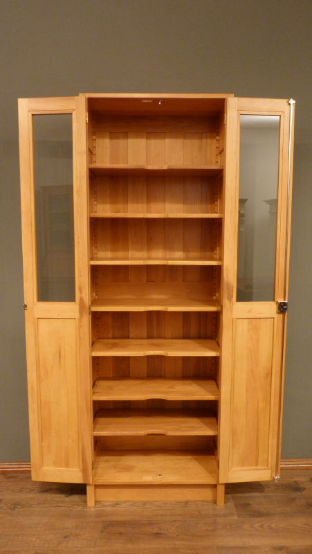 Massivholz Bücherschrank mit sieben verstellbaren Einlegeböden