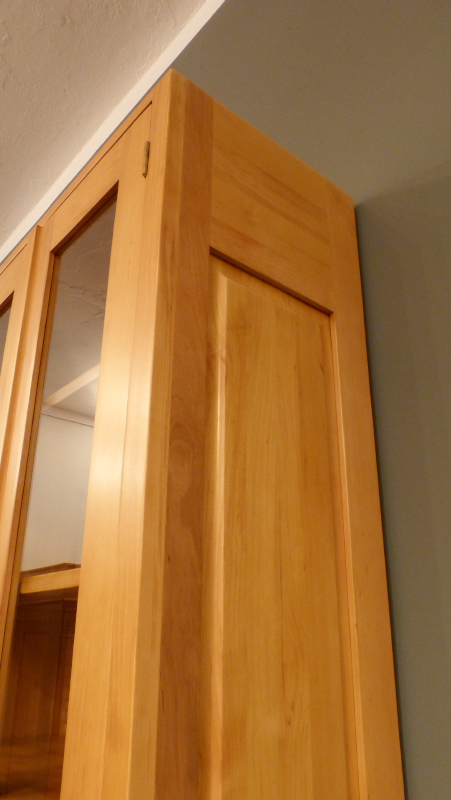 Massivholz Bücherschrank mit sieben verstellbaren Einlegeböden