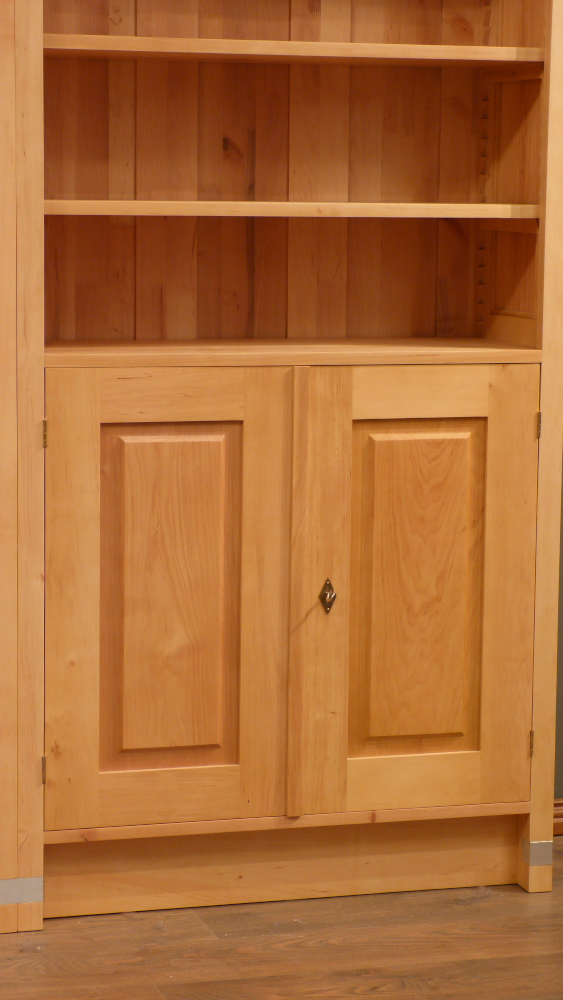 EINS-PLUS Bücherregal mit Türen