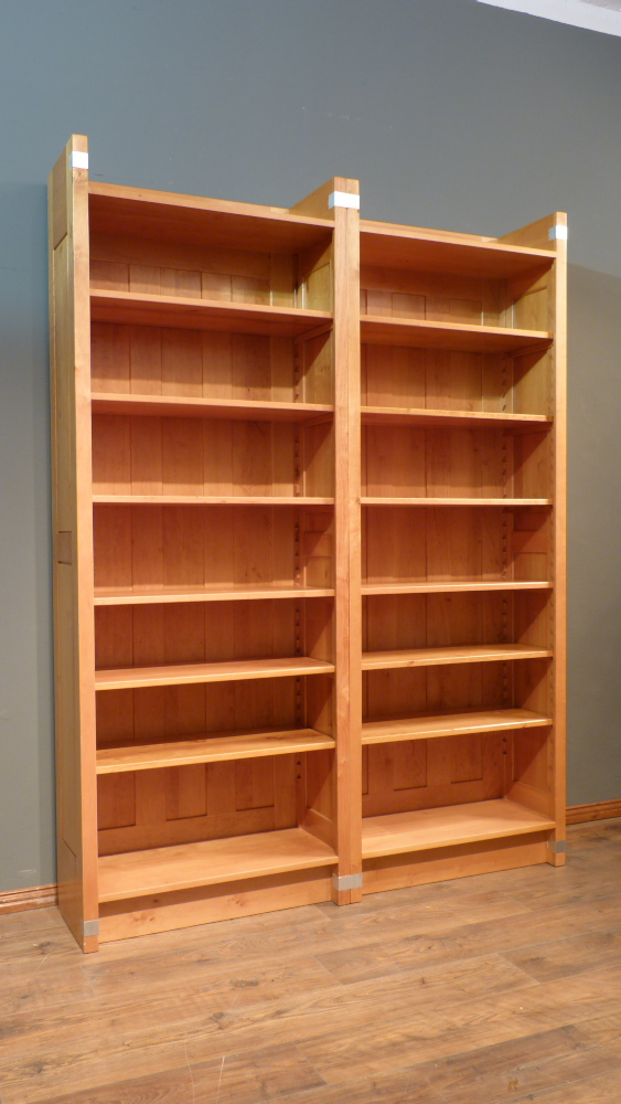 Zwei gebrauchte EINS-PLUS B&uuml;cherregale, massiv Erle, 215x80cm