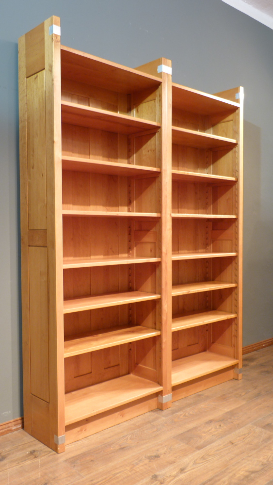 Zwei gebrauchte EINS-PLUS B&uuml;cherregale, massiv Erle, 215x80cm