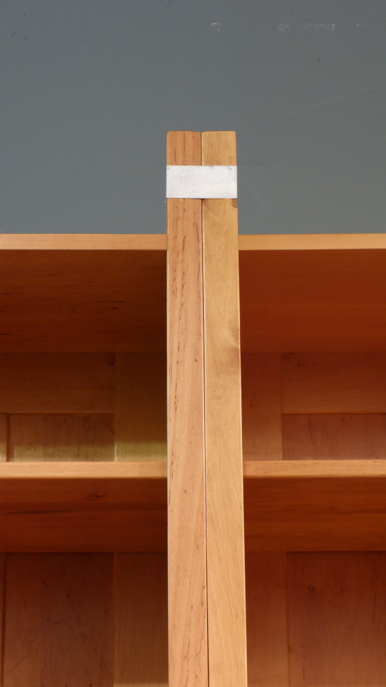 Zwei gebrauchte EINS-PLUS B&uuml;cherregale, massiv Erle, 215x80cm